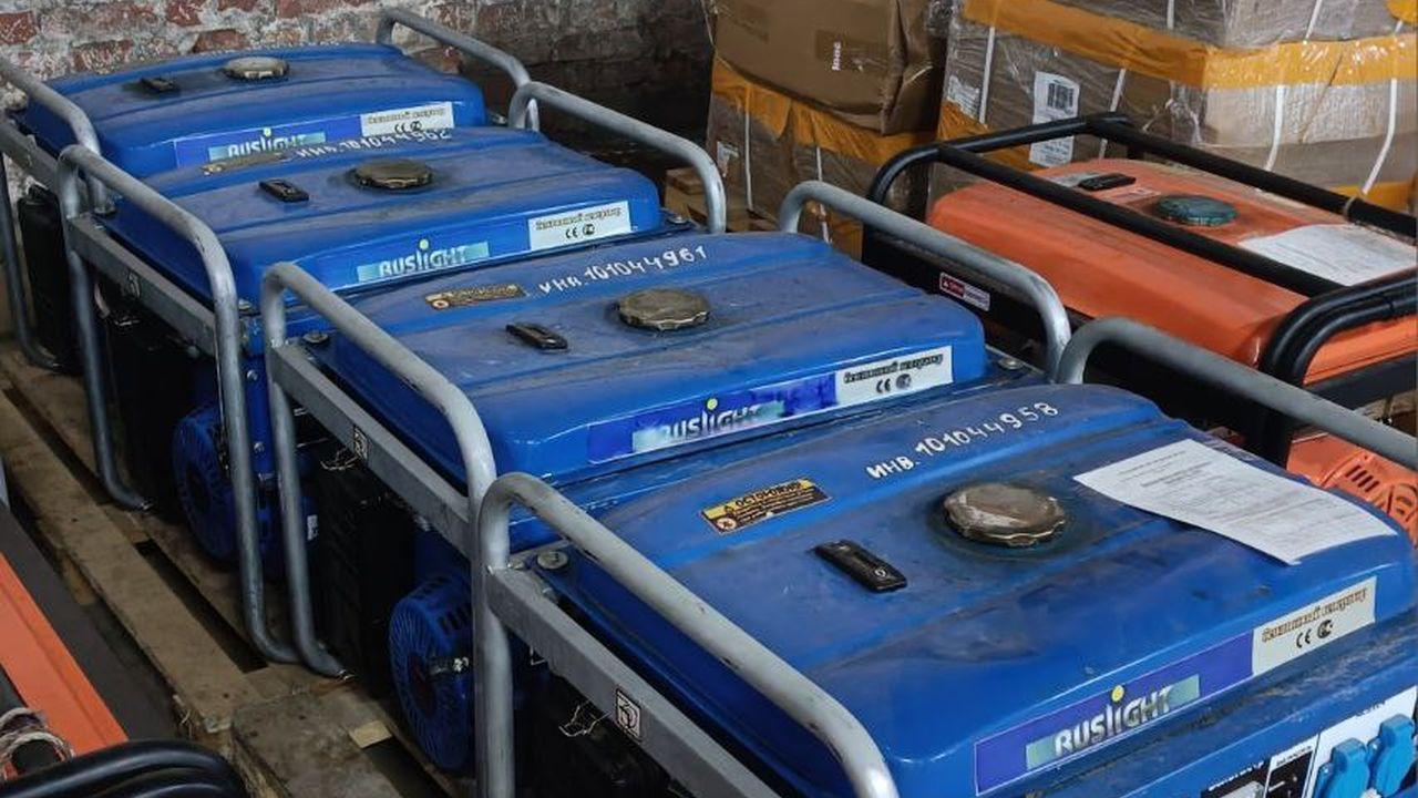 Из Кольского Заполярья в зону СВО отправили дизель-генераторы, средства маскировки и рации  